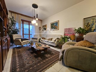 Appartamento in Vendita a Carrara, zona Avenza, 240'000€, 90 m², arredato, con Box