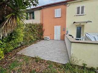 Casa Indipendente in Vendita a San Giuliano Terme, zona Arena Metato, 150'000€, 50 m²