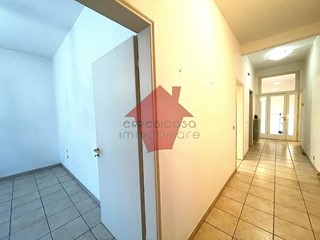 Appartamento in Vendita a Empoli, 240'000€, 95 m², con Box