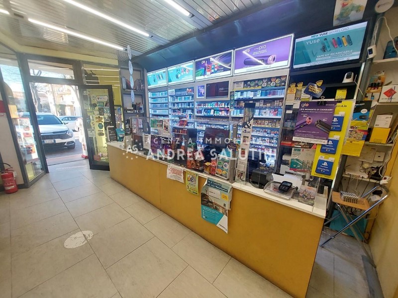 Attività commerciale in Vendita a Calcinaia, zona Fornacette, 229'000€, 60 m²
