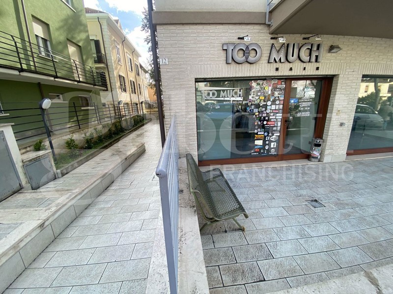 Negozio in Vendita a L'Aquila, 160'000&euro;, 37 m²