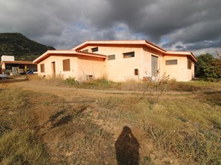 Laboratorio in Vendita a Muravera, 900 m²