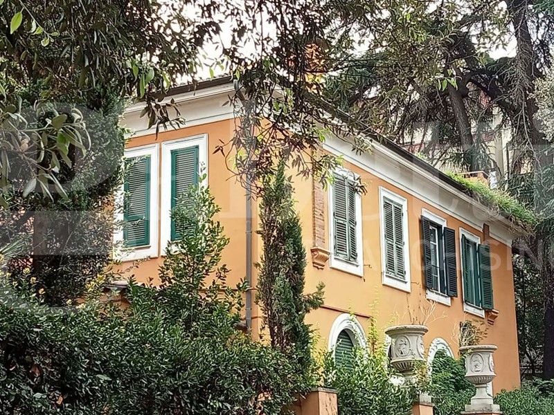 Villa bifamiliare in Vendita a Roma, 1'650'000€, 319 m²