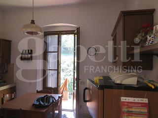 Quadrilocale in Vendita a Vezzano Ligure, 130'000€, 109 m²