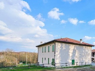 Casa Indipendente in Vendita a Merone, 890'000&euro;, 627 m²