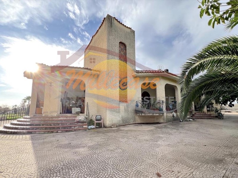 Villa in Vendita a Siracusa, zona Plemmirio, 650'000&euro;, 300 m², con Box
