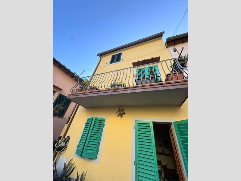 Casa Indipendente in Vendita a Prato, 249'000€, 150 m²