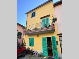 Casa Indipendente in Vendita a Prato, 249'000&euro;, 150 m²