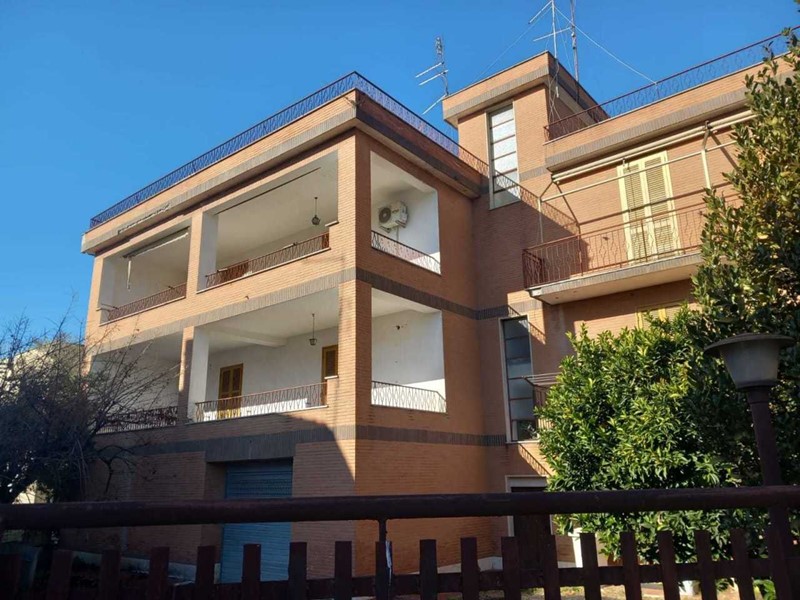 Casa Indipendente in Vendita a Guidonia Montecelio, zona Villanova, 658 m²