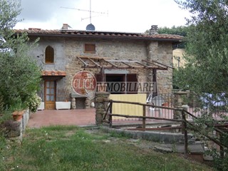 Casale in Vendita a Scarperia e San Piero, 320'000€, 210 m²