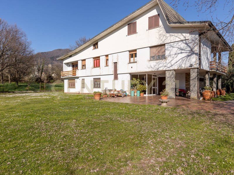 Casa Indipendente in Vendita a Capannori, zona Segromigno, 349'000€, 433 m², con Box