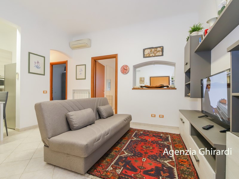 Appartamento in Affitto a Genova, zona Sestri Ponente, 900€, 80 m², arredato