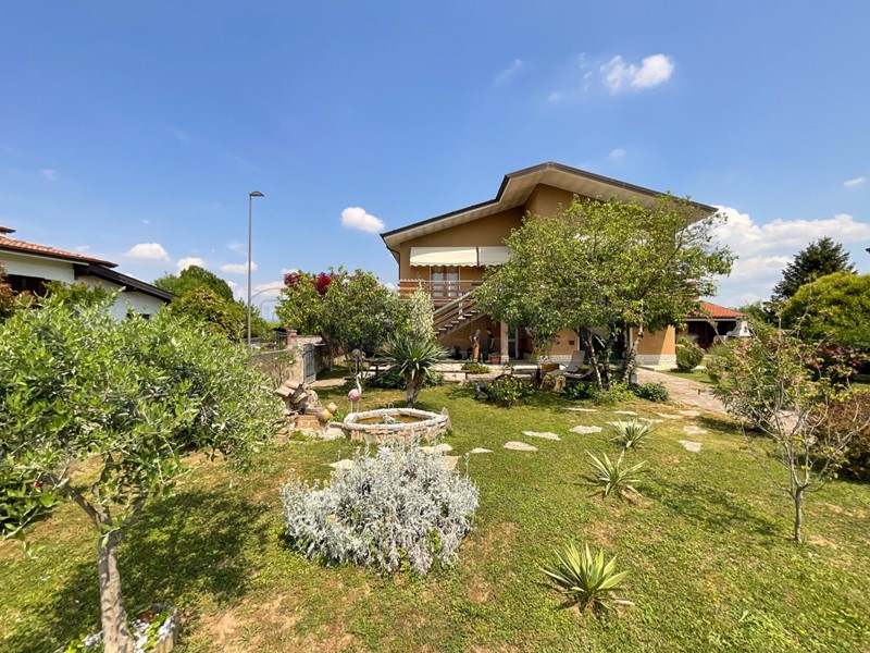 Casa Indipendente in Vendita a San Vito al Torre, 235'000€, 331 m², con Box