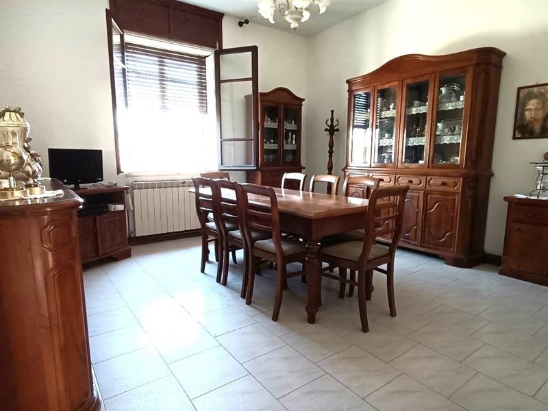 Appartamento in Vendita a Castelguglielmo, 39'000€, 91 m²