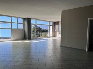 Ufficio in Affitto a Thiene, 1'200€, 170 m²