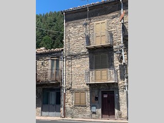 Casa Indipendente in Vendita a Floresta, zona Centro, 65'000€, 100 m²