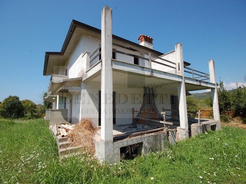 Casa Semi Indipendente in Vendita a Camaiore, zona Capezzano Pianore, 420'000&euro;, 125 m²