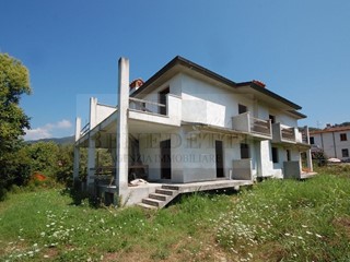 Casa Semi Indipendente in Vendita a Camaiore, zona Capezzano Pianore, 420'000&euro;, 125 m²
