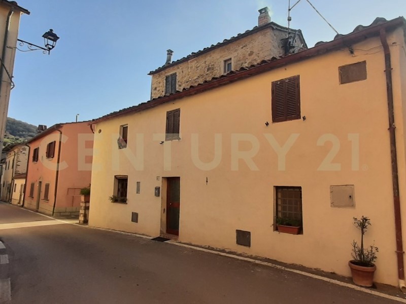 Appartamento in Vendita a Scansano, zona Polveraia, 110'000€, 111 m², arredato