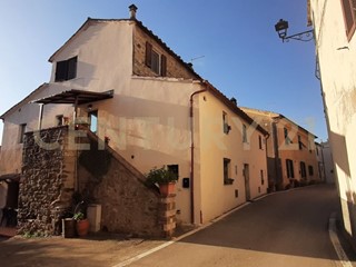 Appartamento in Vendita a Scansano, zona Polveraia, 110'000€, 111 m², arredato