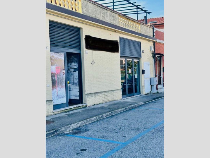Immobile commerciale in Vendita a Senigallia, 250'000&euro;, 150 m²