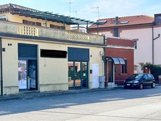 Immobile commerciale in Vendita a Senigallia, 250'000€, 150 m²