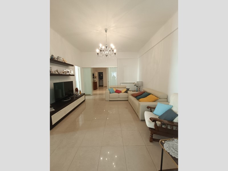 Appartamento in Vendita a Genova, zona Cornigliano, 160'000&euro;, 155 m²