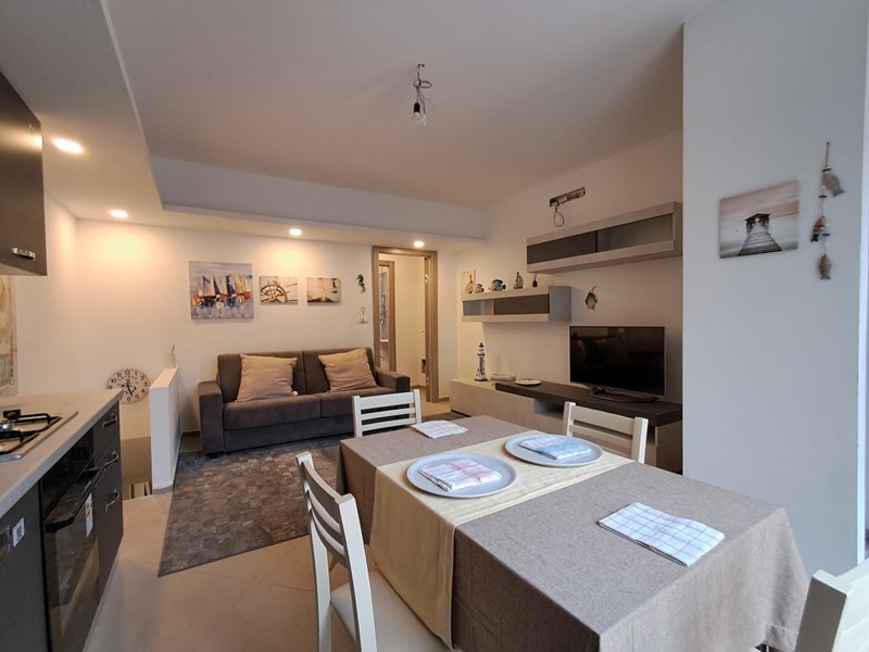 Bilocale in Vendita a Loano, 250'000€, 50 m², arredato, con Box