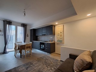 Bilocale in Vendita a Loano, 250'000€, 50 m², arredato, con Box