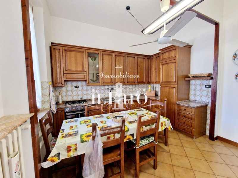 Casa Indipendente in Vendita a Campi Bisenzio, 299'000€, 135 m²