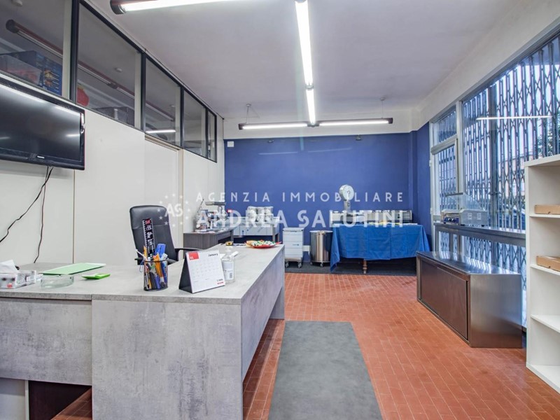 Immobile commerciale in Vendita a Calcinaia, zona Fornacette, 57'000€, 60 m²