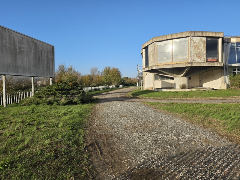 Capannone in Vendita a Casciana Terme Lari, zona Perignano, 180'000&euro;, 370 m²