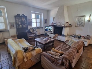 Casa Semi Indipendente in Vendita a San Giuliano Terme, zona Campo, 265'000€, 200 m²