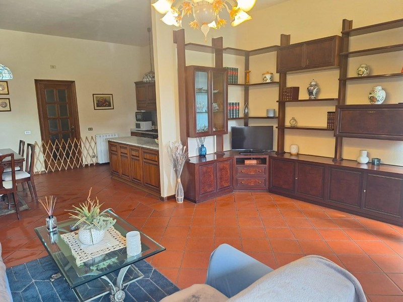Trilocale in Vendita a Capannori, zona Lammari, 230'000€, 155 m²