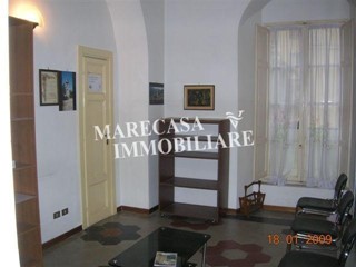 Ufficio in Vendita a Carrara, 136'000€, 118 m²