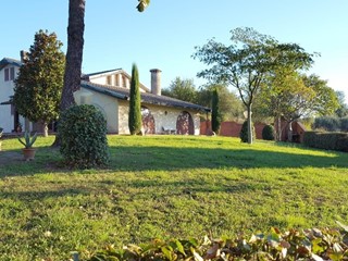 Villa in Vendita a Santa Maria a Monte, zona Pregiuntino, 550'000€, 400 m², arredato