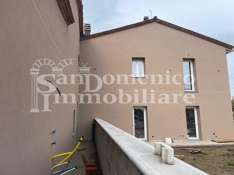 Villetta a schiera in Vendita a Cascina, zona San Giorgio, 349'000€, 115 m²