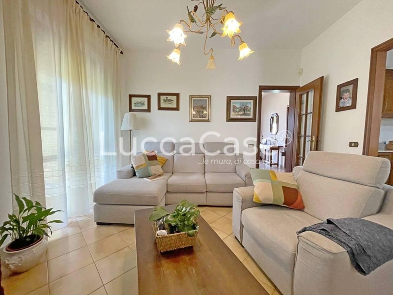 Appartamento in Vendita a Lucca, zona Nave, 265'000€, 130 m², con Box