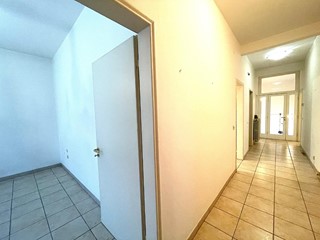 Appartamento in Vendita a Empoli, 240'000€, 95 m², con Box