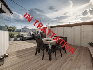 Appartamento in Vendita a Napoli, 150'000€, 121 m²