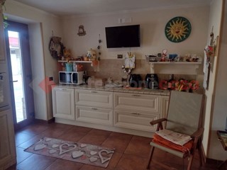 Casa Indipendente in Vendita a Cervaro, 399'000€, 467 m²