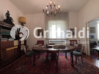 Ufficio in Affitto a Salerno, 1'100€, 85 m²