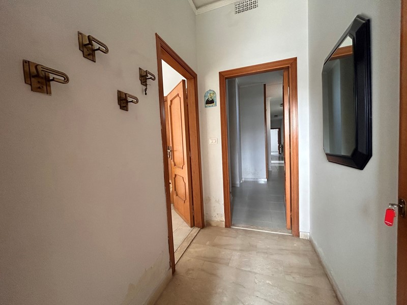 Appartamento in Vendita a Barcellona Pozzo di Gotto, 74'000€, 152 m²