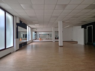 Attività commerciale in Affitto a Camposampiero, 2'450€, 150 m²