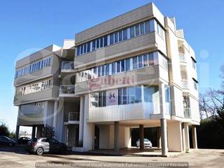 Ufficio in Affitto a Rende, 600€, 75 m²