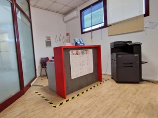 Ufficio in Affitto a Camposampiero, 2'450€, 150 m²