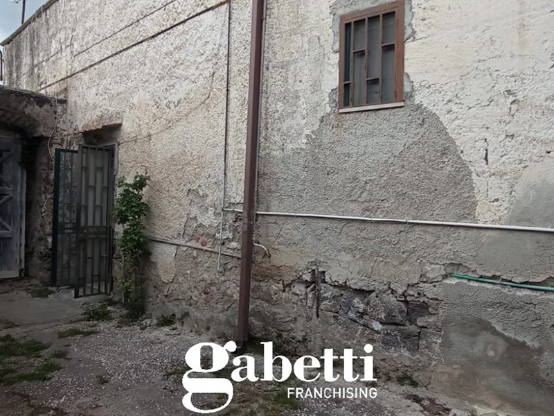 Casa Indipendente in Vendita a Camigliano, 60'000€, 160 m²