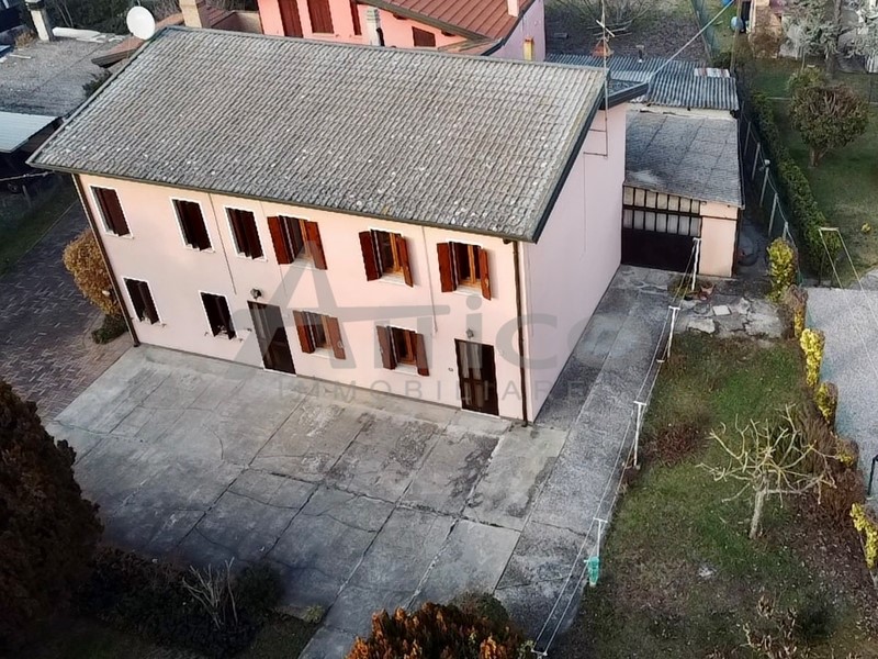 Casa Indipendente in Vendita a Rovigo, zona Cantonazzo, 85'000€, 150 m², arredato, con Box