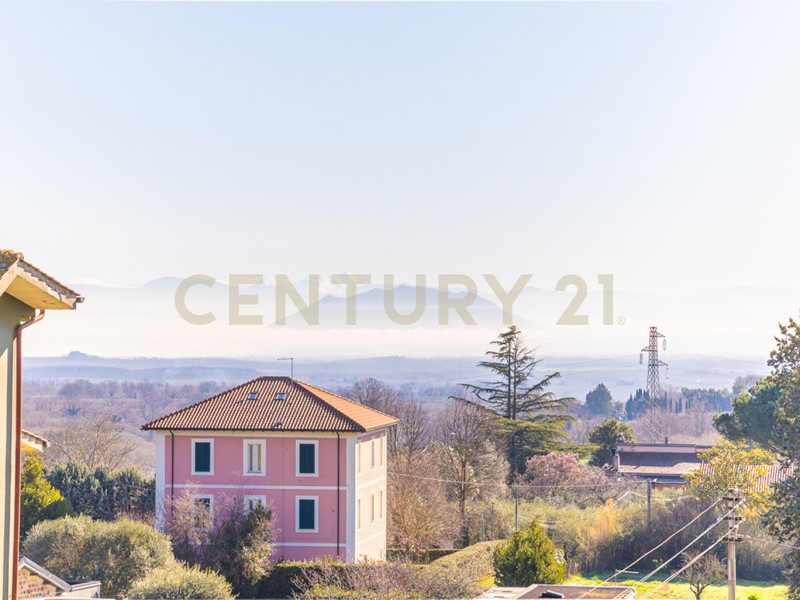 Trilocale in Vendita a Ronciglione, zona Lago di Vico, 67'000€, 79 m²