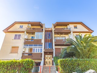 Trilocale in Vendita a Ronciglione, zona Lago di Vico, 67'000€, 79 m²